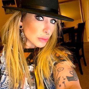 Meet your Posher, Payton